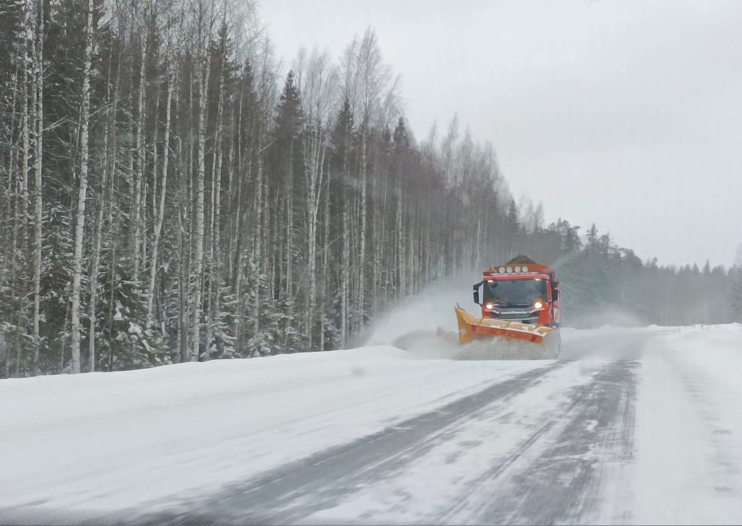 В ГИБДД Карелии предупредили водителей об ухудшении дорожных условий