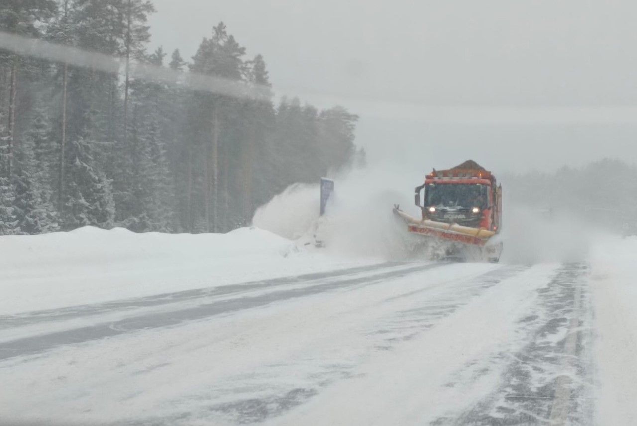 Водителей Карелии предупредили о снежных заносах и ухудшении видимости на дорогах