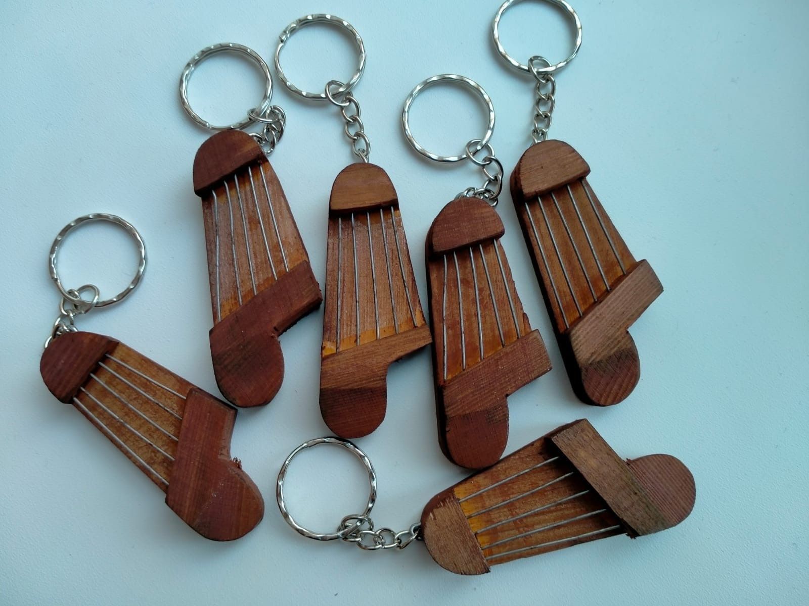 Петрозаводские школьники сделали брелоки в виде кантеле для бойцов из Карелии