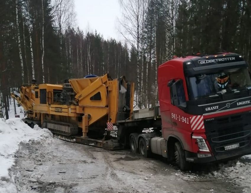 Большегруз перекрыл проезд по дороге к Медвежьегорску