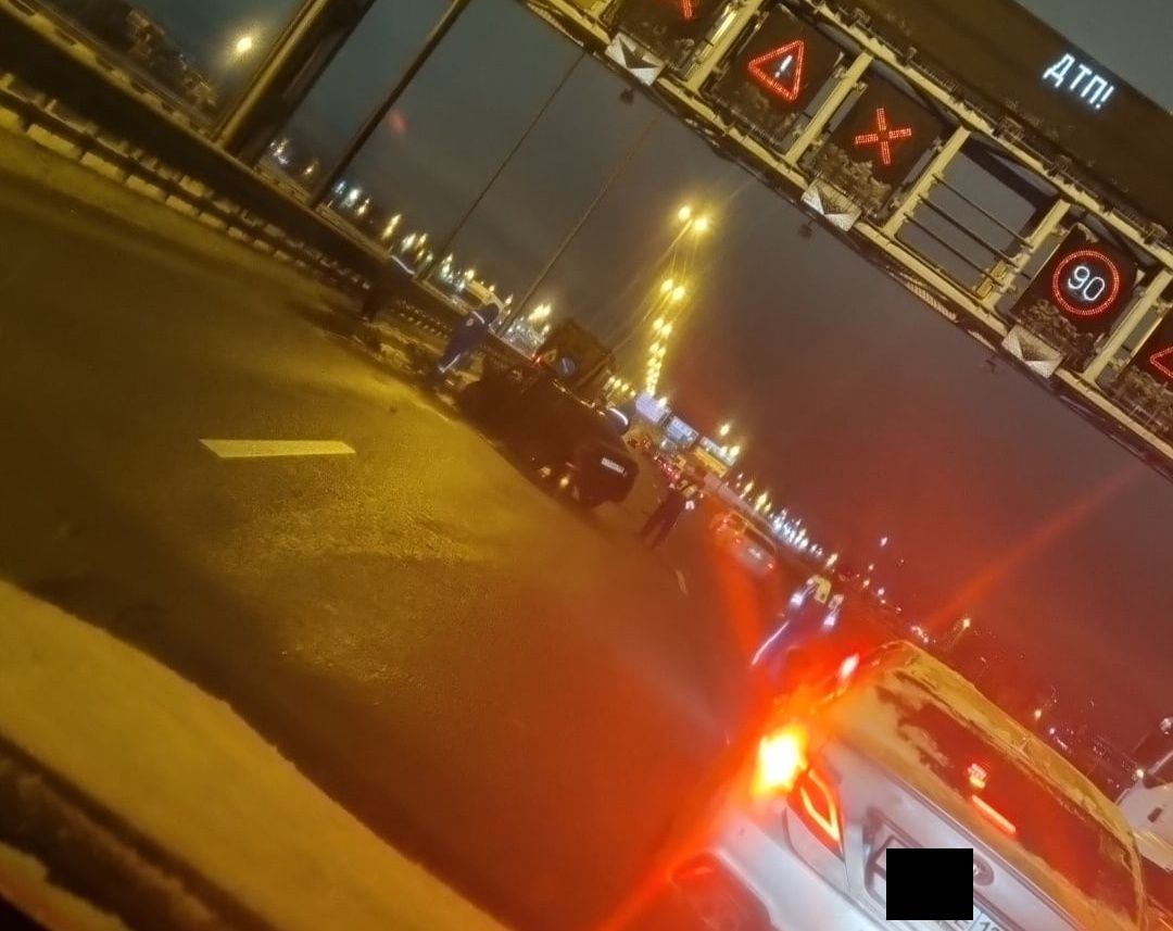 Водитель из Карелии погиб после столкновения со снегоуборочной машиной в Санкт-Петербурге