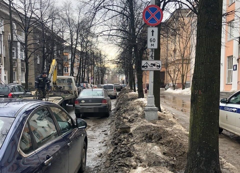 На одной из улиц Петрозаводска запретили остановку транспорта