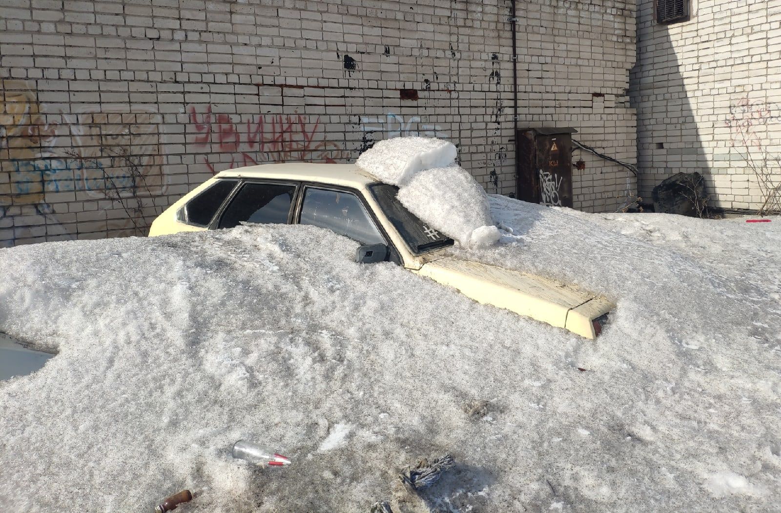 В Пудоже 10-летнего мальчика из сугроба доставали спасатели