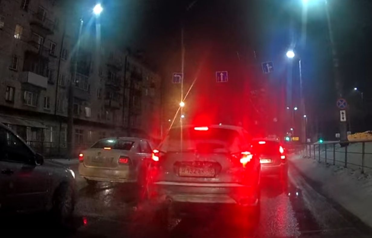 В центре Петрозаводска из-за «умного» светофора образуются огромные пробки