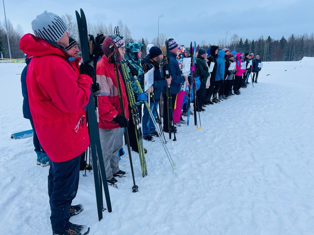 Карельские пенсионеры поучаствовали в лыжных гонках