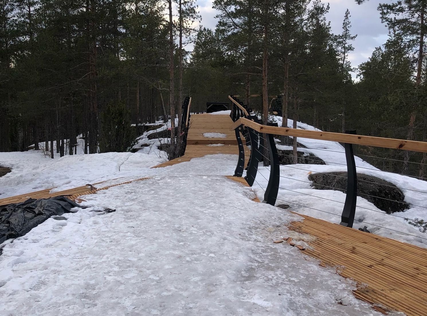 На горе «Сампо» в Карелии платным стал только маршрут по новой лестнице