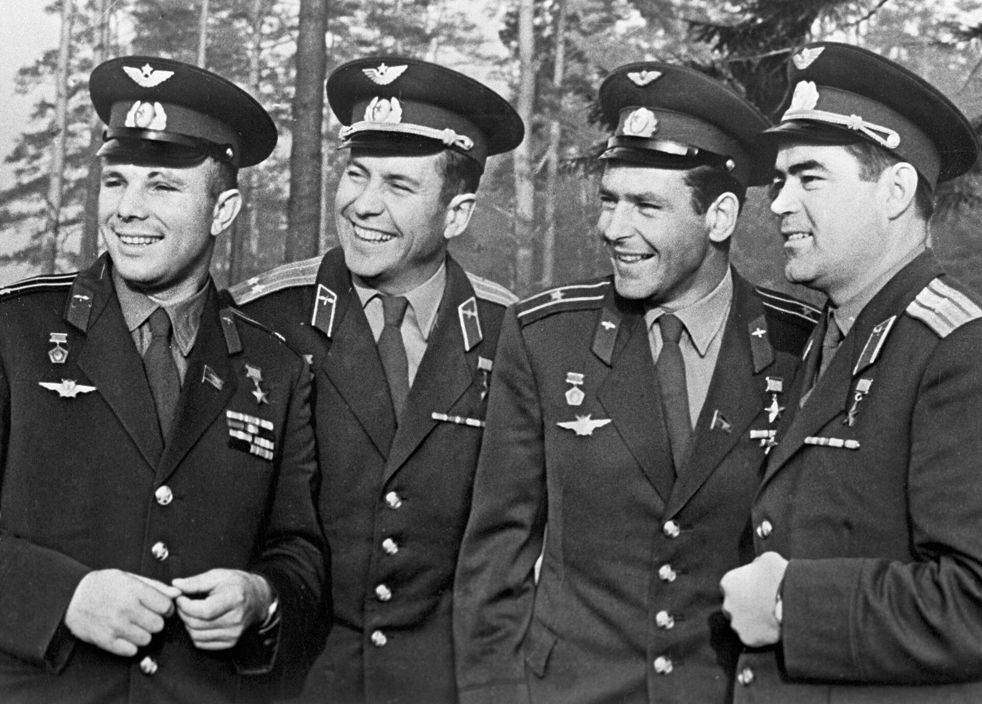 Гагарин проезжал, Николаев работал, Кондратьев и Иванишин служили. Как связаны известные космонавты с Карелией