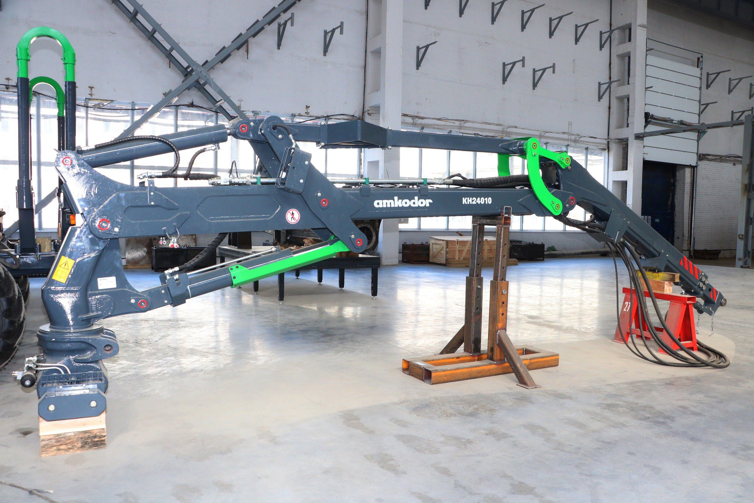 Манипулятор для харвестера,  полный аналог финского Keslа, изготовили на «Амкодор-Онего»