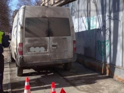 Пенсионерку в Петрозаводске сбили прямо на тротуаре