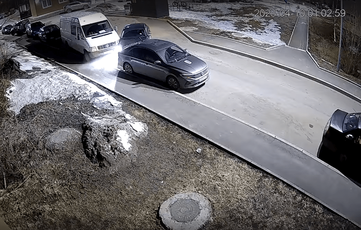 Водитель из Петрозаводска разбил два автомобиля и скрылся