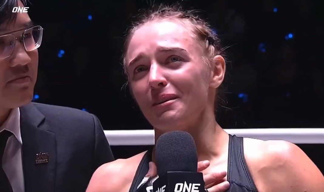 Зал овацией встретил слезы петрозаводчанки Натальи Дьячковой после блестящей победы на турнире ONE Championship