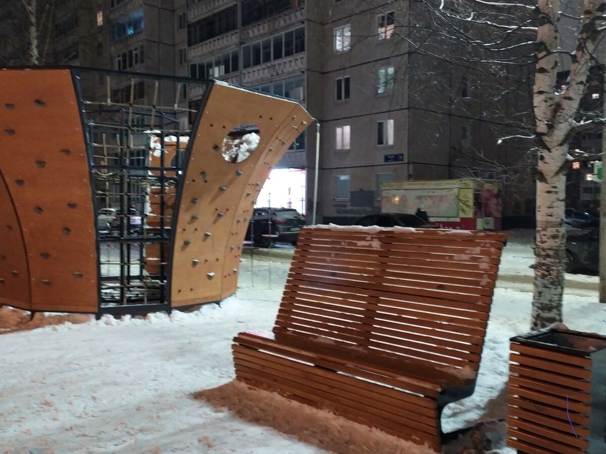 Чиновники выявили нарушения на новой детской площадке в Петрозаводске