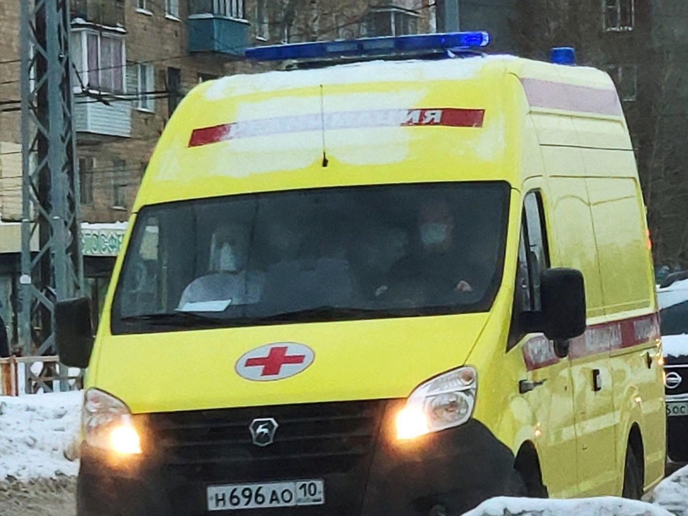 Ночью на карьере в Карелии мужчина получил три удара доской по голове