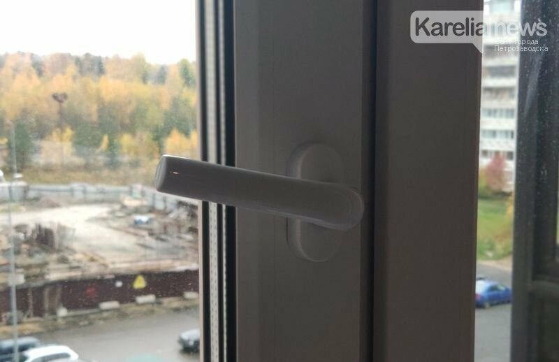 В Петрозаводске девочка-подросток упала с высоты седьмого этажа