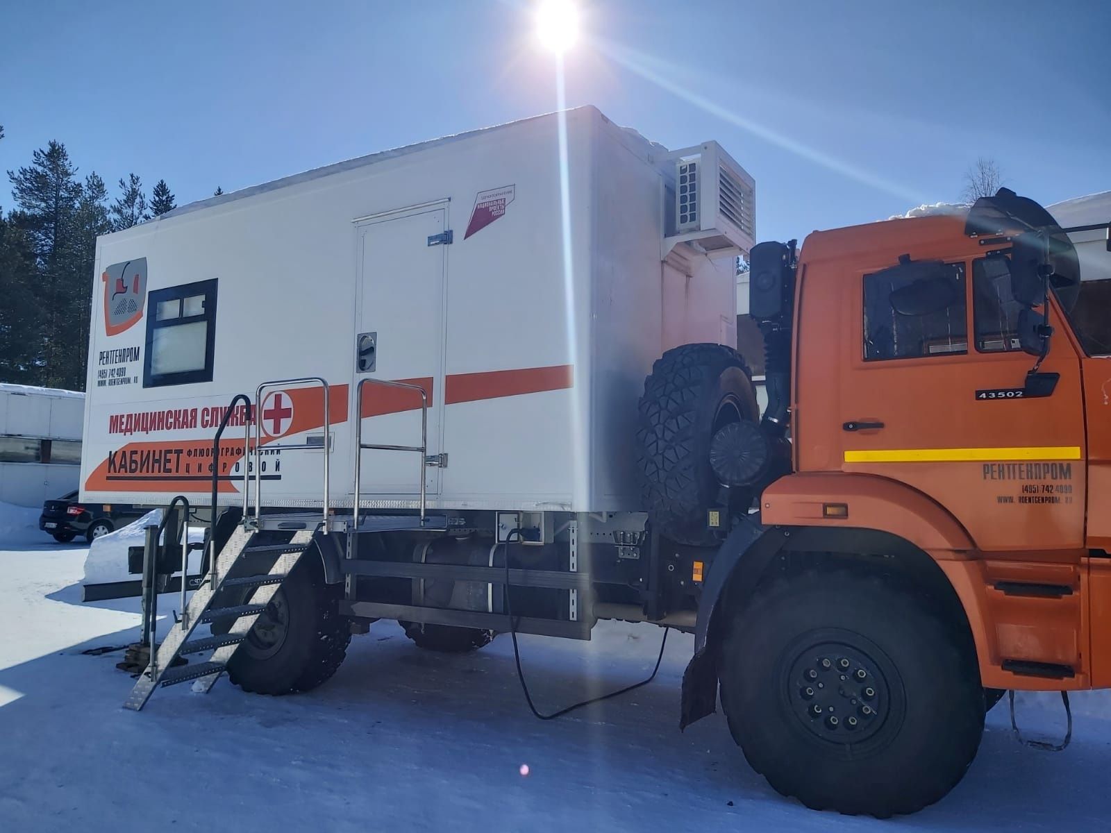 По Лоухскому району проехал передвижной флюорографический комплекс на базе «Камаза»