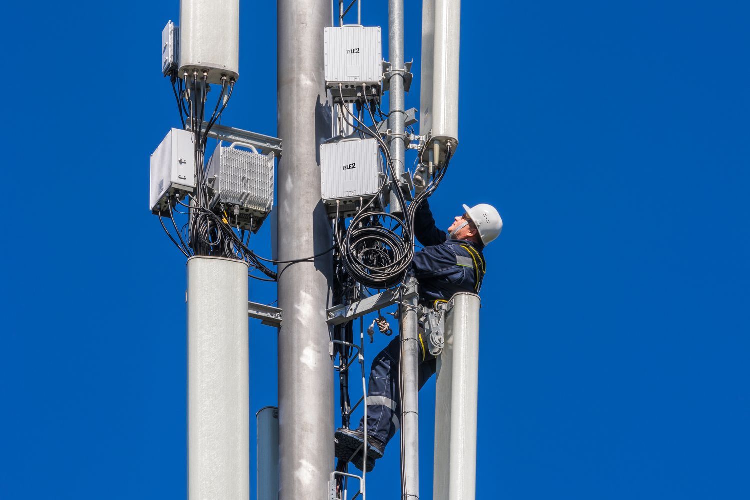 Жители десяти отдаленных поселков получили доступ к мобильной сети Tele2