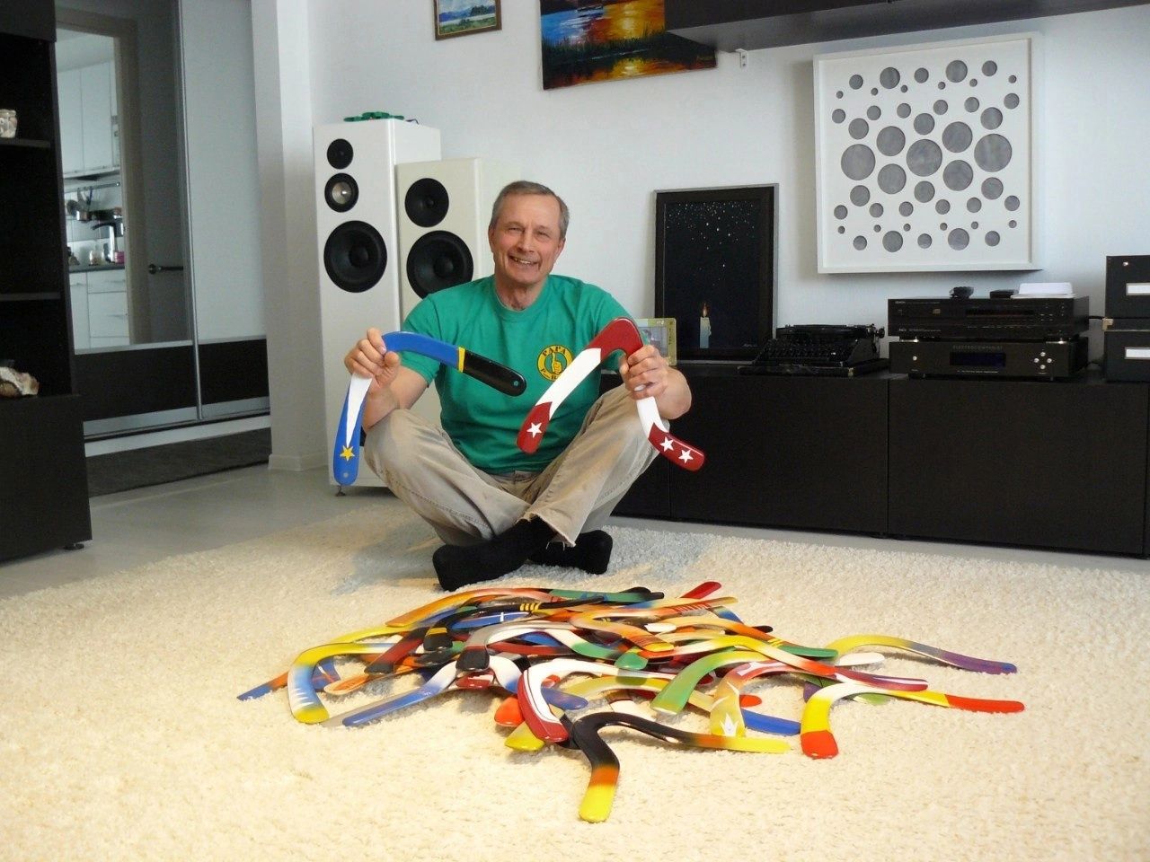 Житель Петрозаводска делает на заказ бумеранги