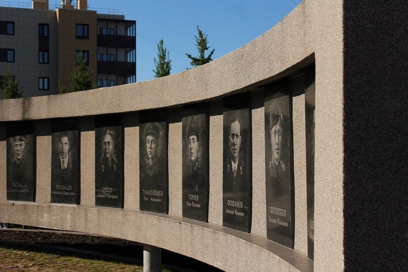 В Петрозаводске с отреставрированного полгода назад мемориала отвалилась облицовка