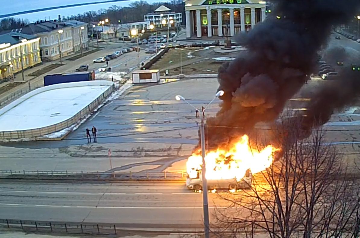 В Петрозаводске 1 апреля горели автобус и троллейбус