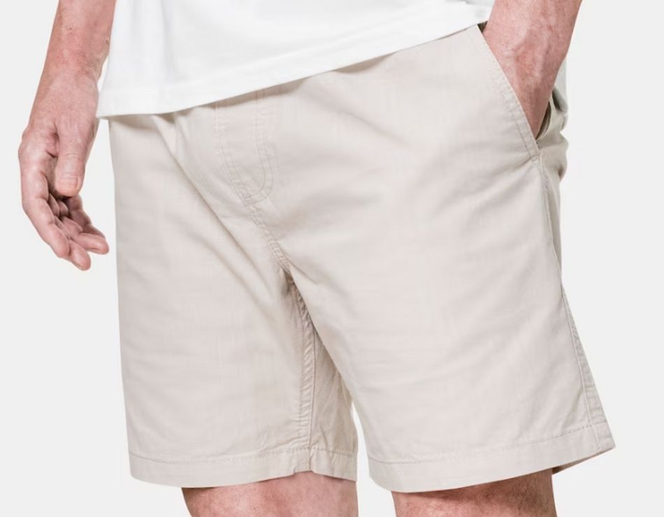 Петрозаводчанин передал другу за решетку зашитые в шорты наркотики