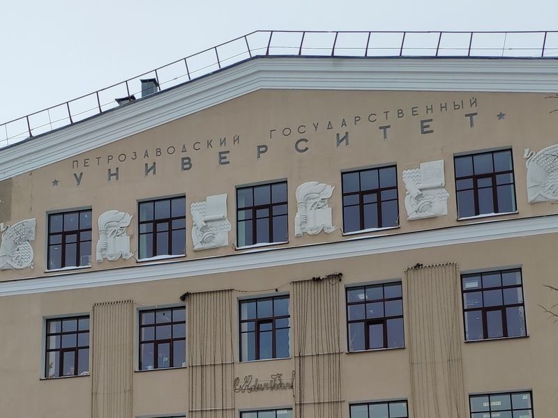 Студентов-бюджетников предлагают обязать работать три года по распределению.