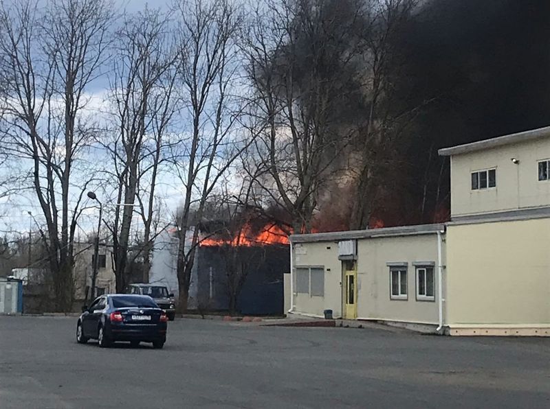 Двухэтажное офисное здание полыхало в Петрозаводске 8 мая