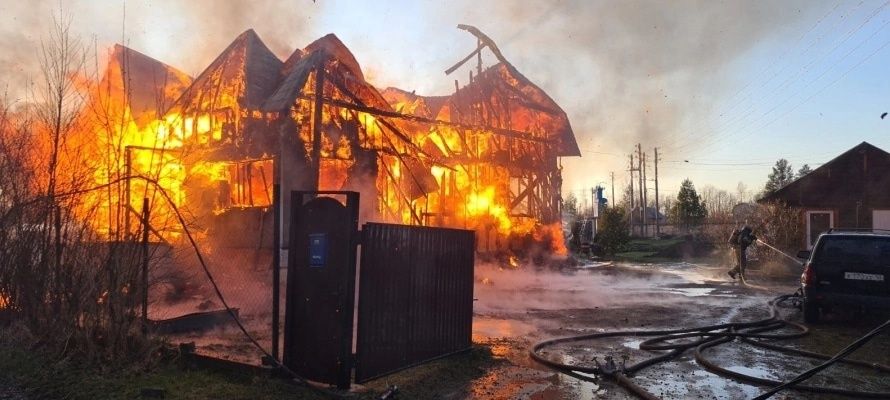 Двухэтажный дом сгорел в Заозерье