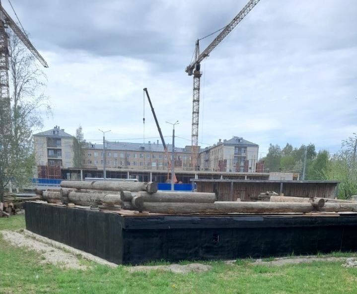 В Петрозаводске дом Захаровых собирают в квартале исторической застройки В Петрозаводске дом Захаровых собирают в квартале исторической застройки