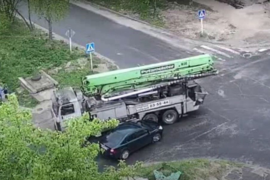 В Карелии грузовой автомобиль наехал на иномарку