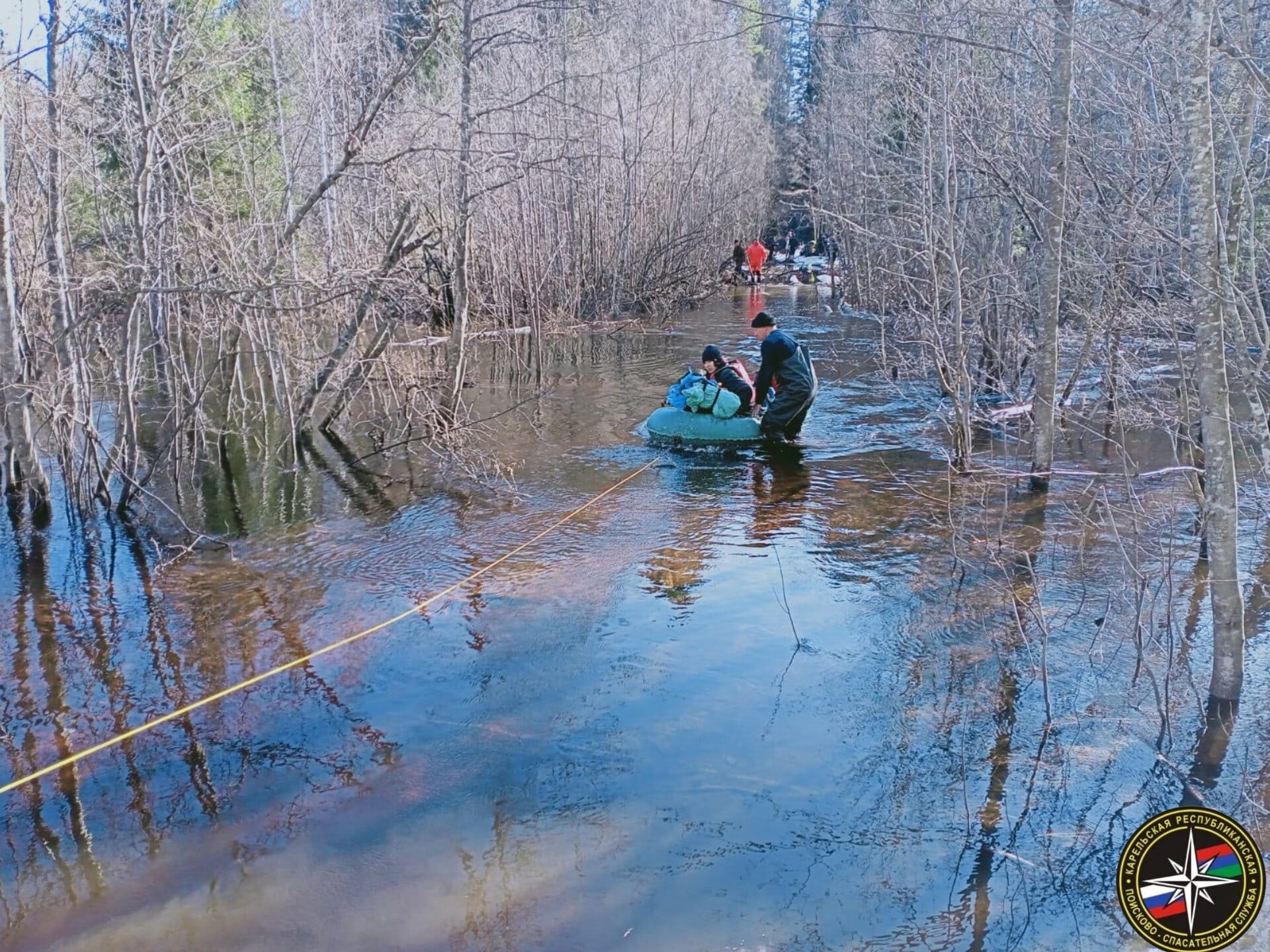 Карельские спасатели помогли выбраться туристам из западни