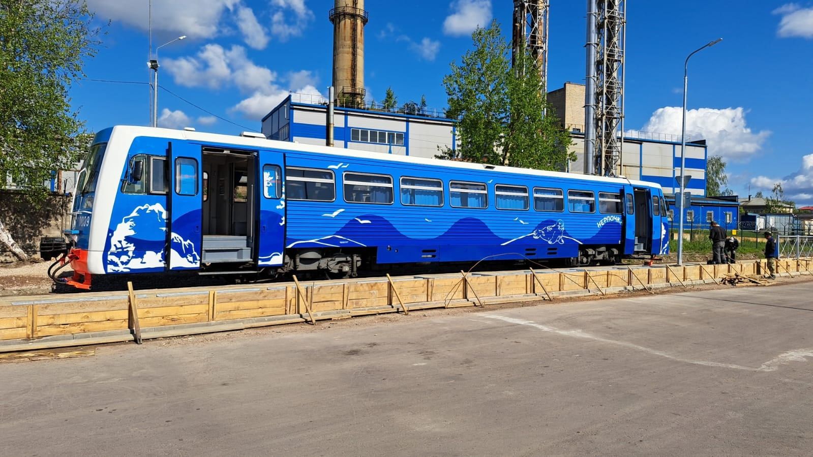 По городу Сортавала впервые проехал экотрамвай