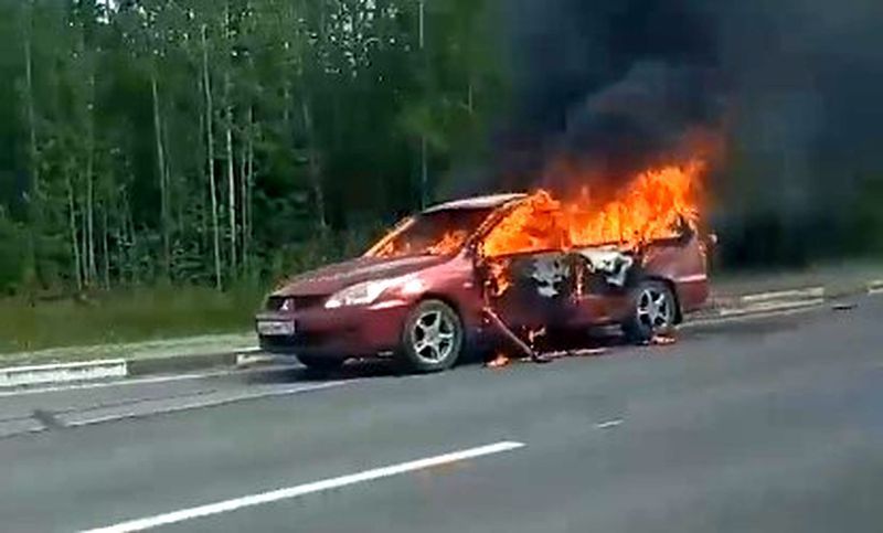 Водителя, пострадавшего при взрыве газа в автомобиле, транспортировали в Санкт-Петербург