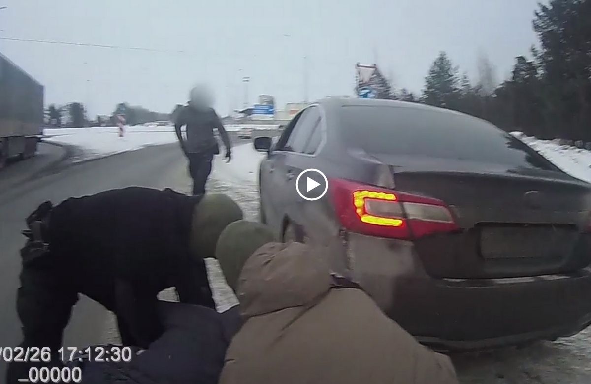 В Петрозаводске задержали наркокурьера, который регулярно возил запрещенные вещества из Ленобласти