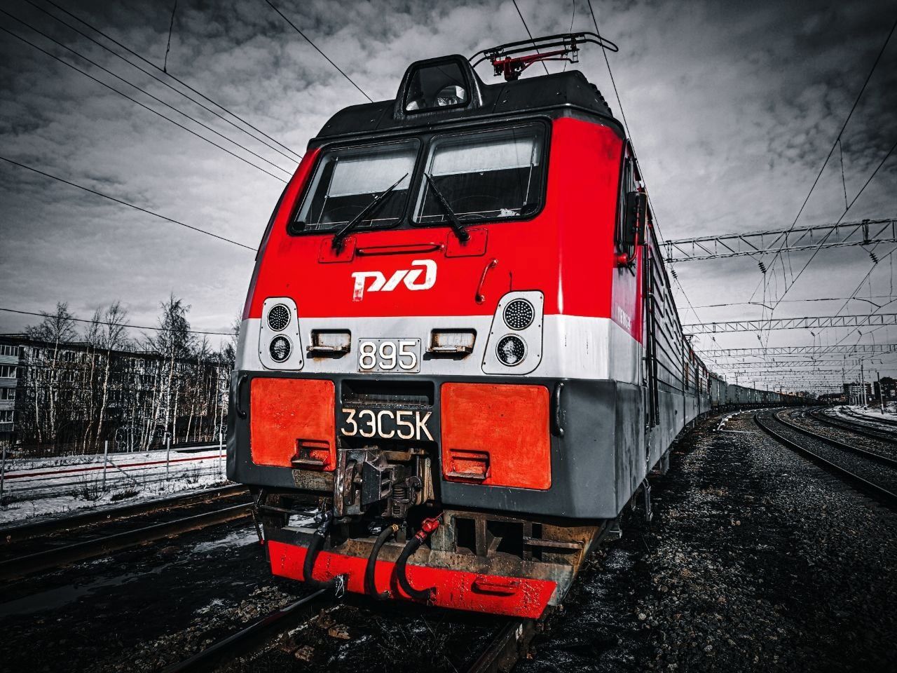 В Карелии молодого мужчину насмерть сбил поезд