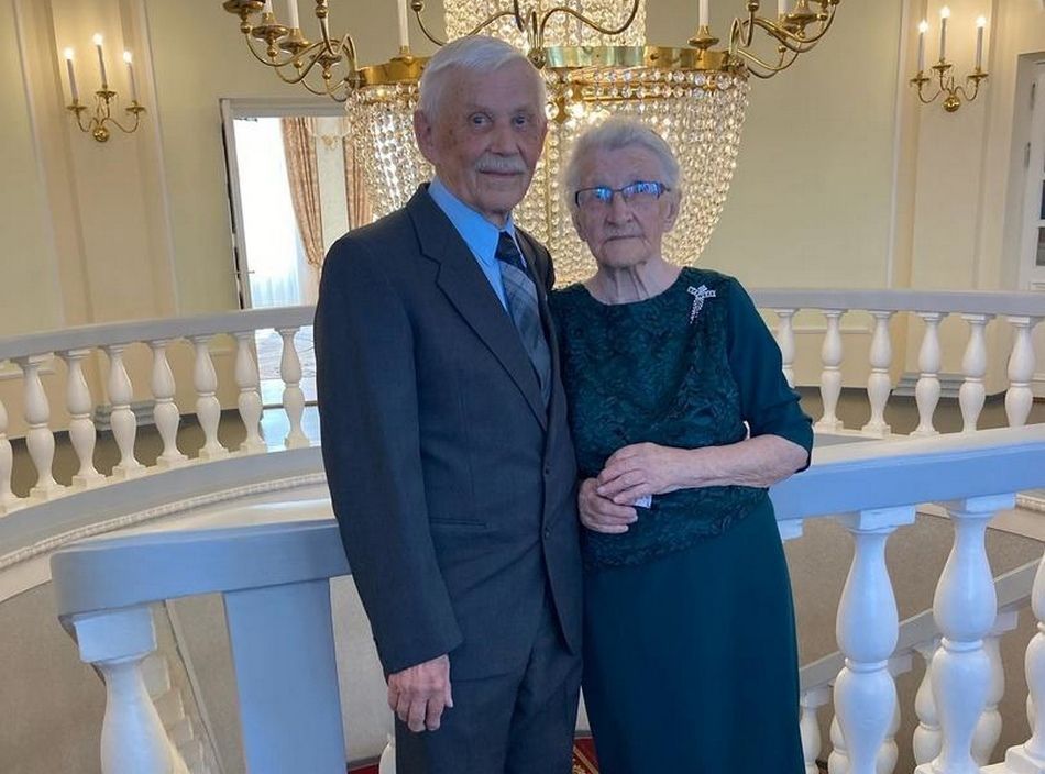 Супруги из Петрозаводска отметили 70-летие со дня свадьбы