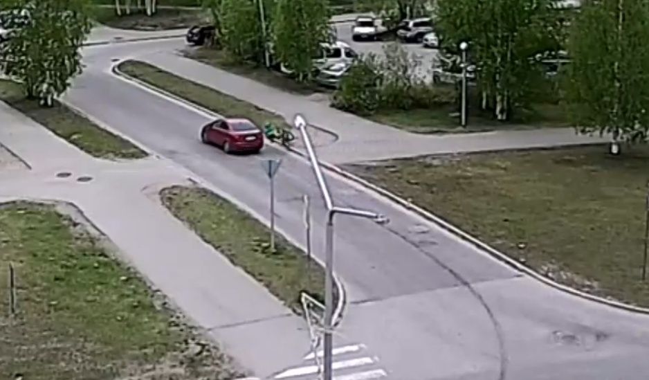 В Костомукше ребенок на велосипеде попал под колеса машины