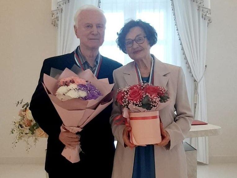 В День Победы супруги из Петрозаводска отметили «светлую» свадьбу