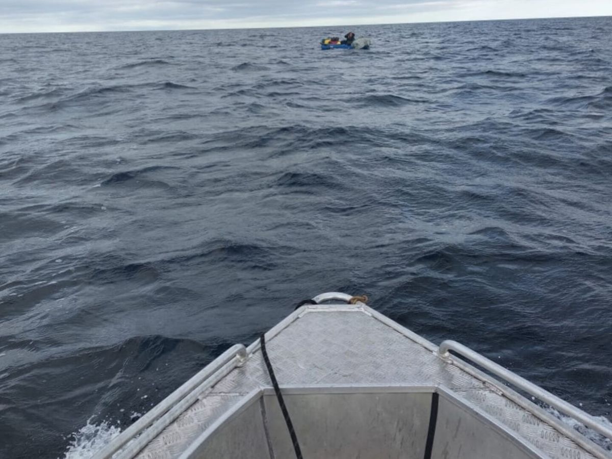 Карельские спасатели оказали помощь московскому туристу в Белом море