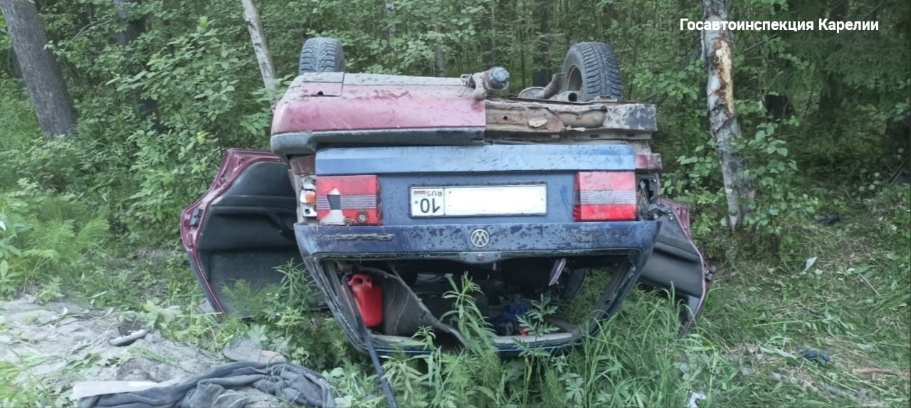 Восемь человек госпитализированы в Карелии после аварий со съездом в кювет в выходные