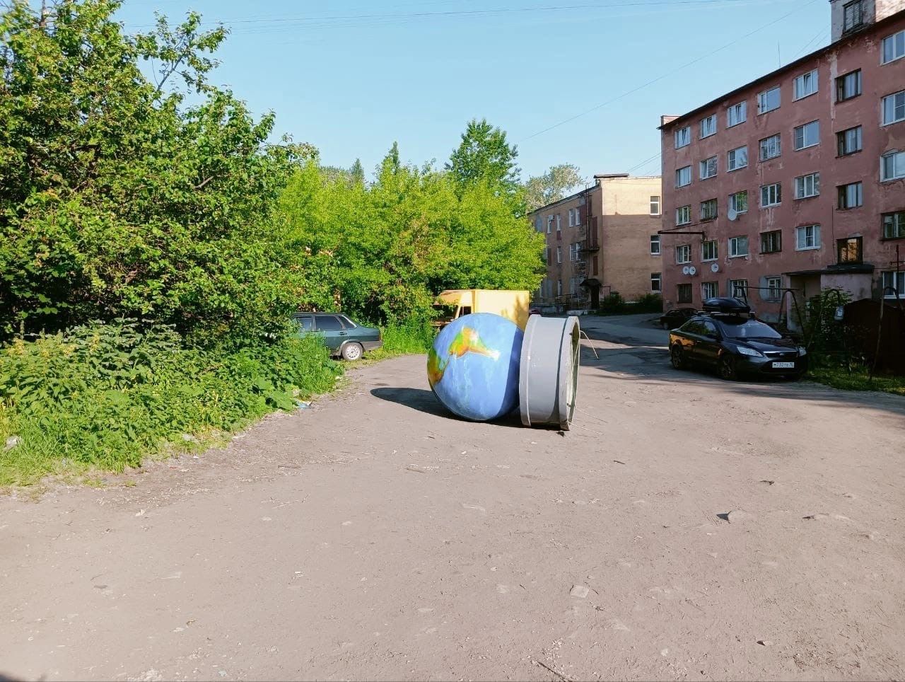 Полицейские Кондопоги нашли вандала, повредившего городской «Глобус»