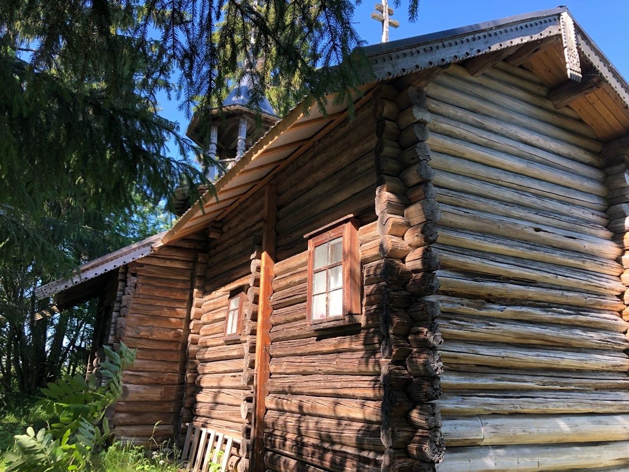 Старинная часовня в Пряжинском районе чуть не загорелась из-за брошенного окурка