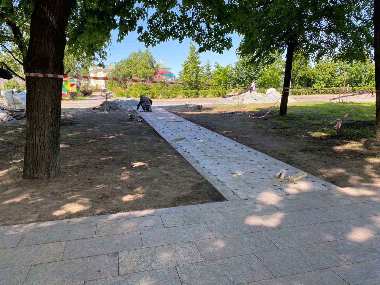 Дорожку к ЗАГСу вымостят розовым гранитом