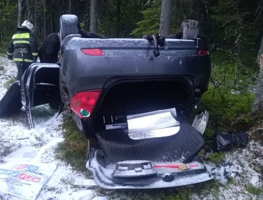 В Пряжинском районе опрокинулись два автомобиля