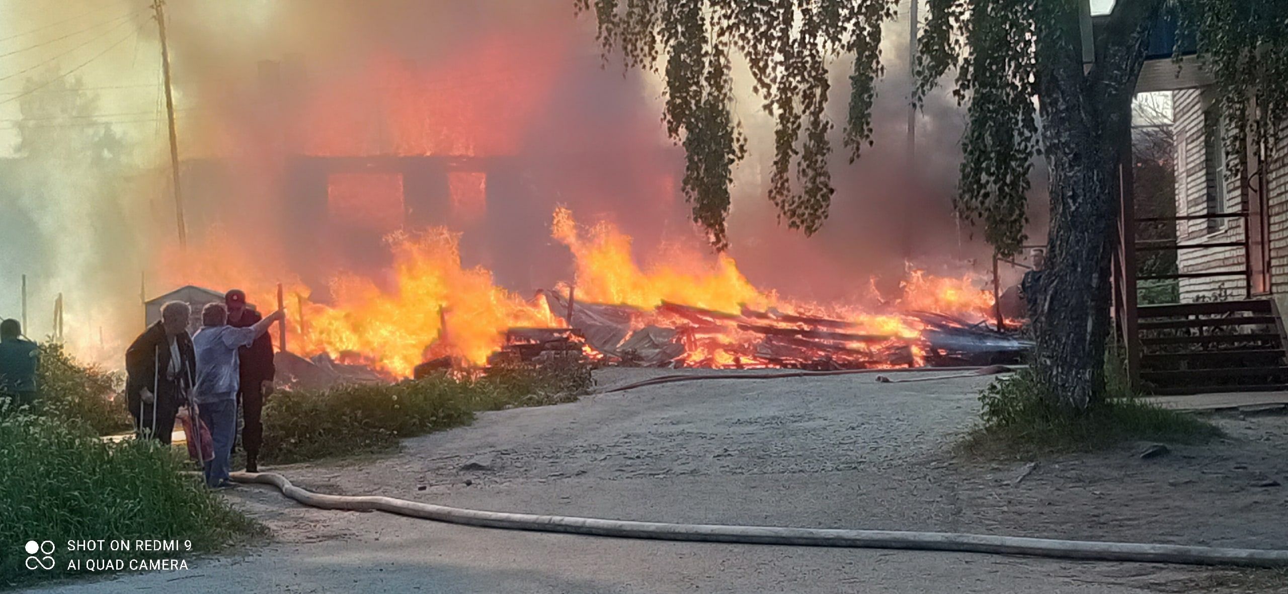 В тушении пожара в Медвежьегорске помогали сотрудники Центра охраны лесов