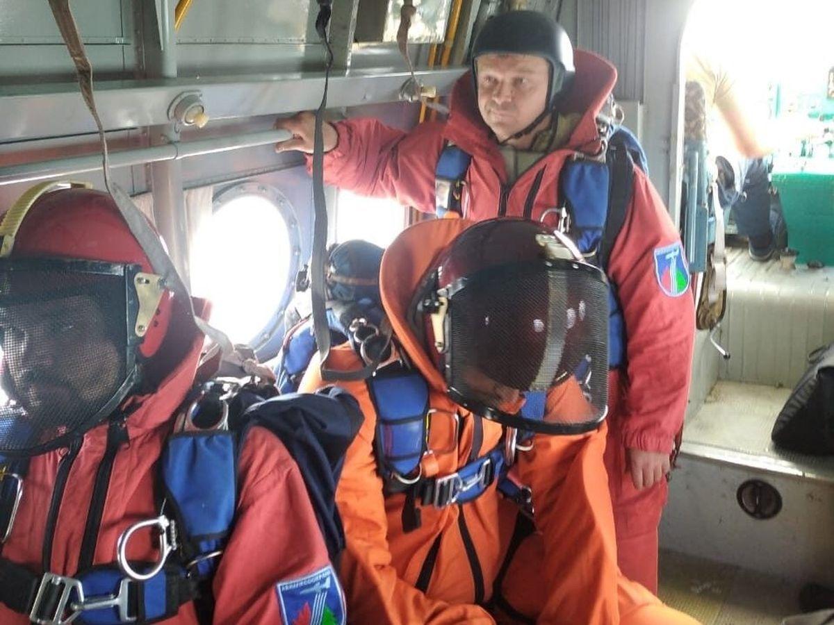 Для тушения пожара на севере Карелии привлекли парашютистов