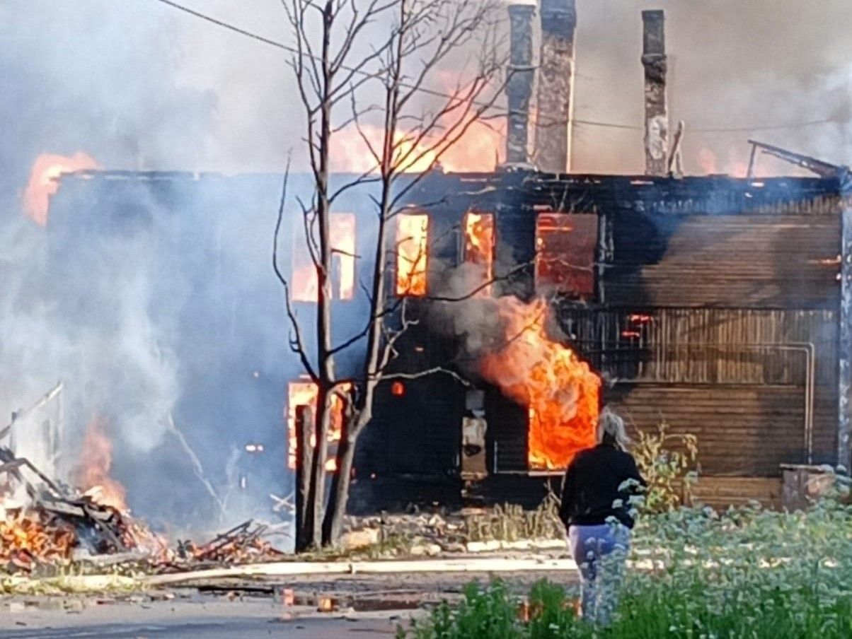 Названа предварительная причина страшного пожара в Медвежьегорске