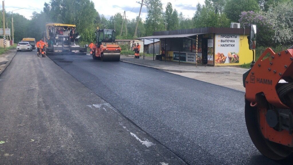 Новый асфальт укладывают в отдаленных районах города