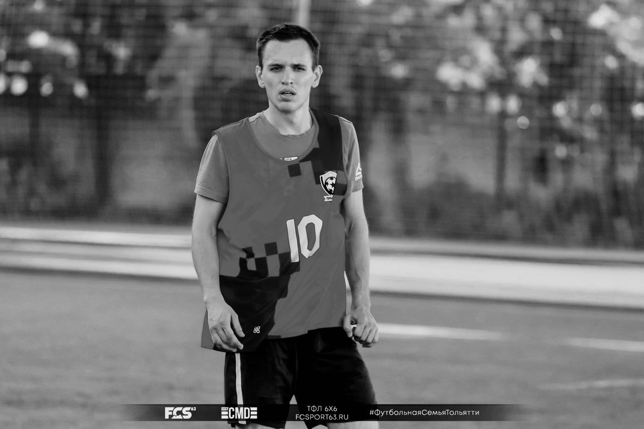 Молодой российский футболист скончался на поле во время матча