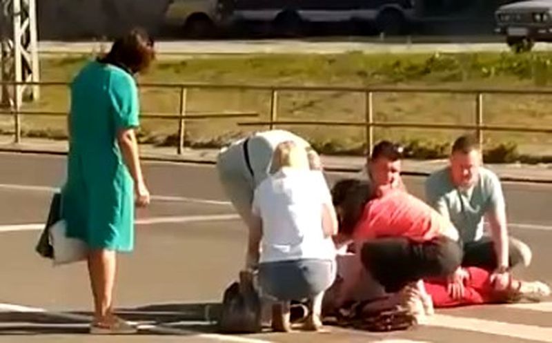 У молодого человека на пешеходном переходе в Петрозаводске случился приступ эпилепсии