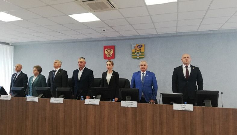 Депутаты Петросовета приняли отставку Владимира Любарского